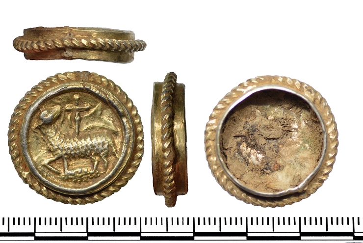 500-year-old pendant found by metal detector declared a treasure